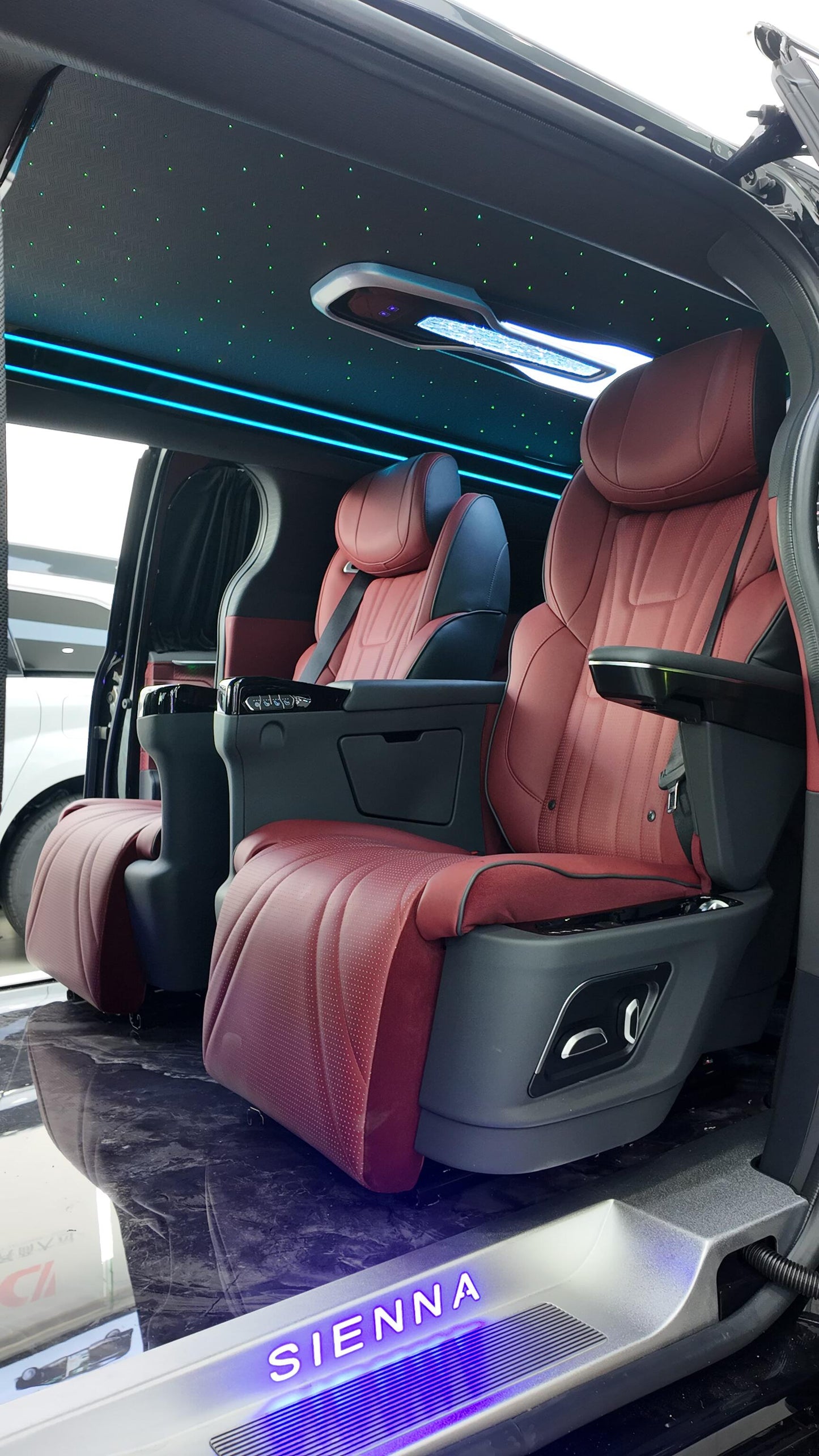 Toyota Sienna (Flat-Roof Model) Aviation Seat & Interior Upgrade Specialist Factory