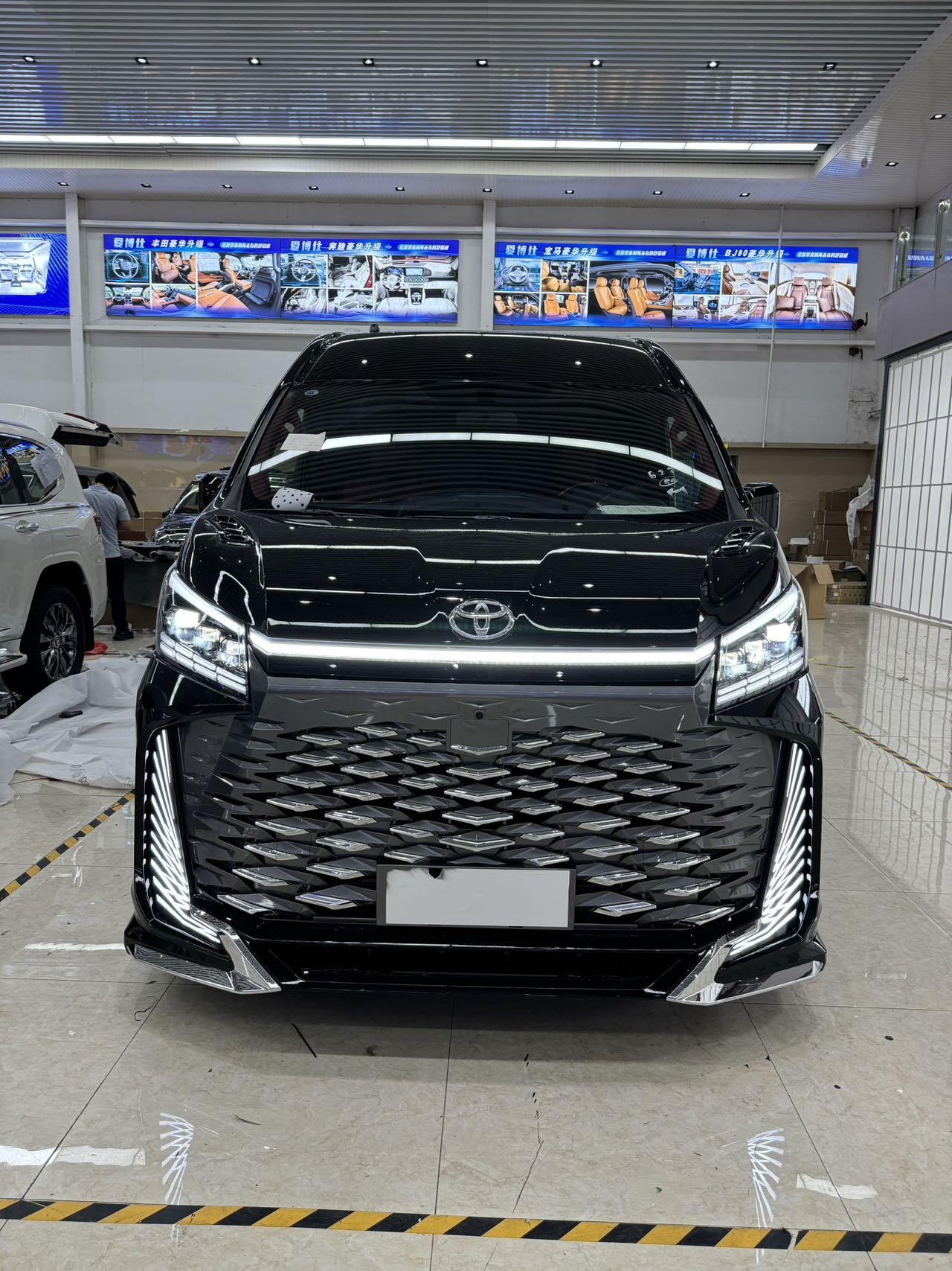 Commercial MPVs  Hia-Stop Custom ce, Alphard, Vellfire, Sienna, Granvia — OneParts Manufacturer for Hiace MPVs