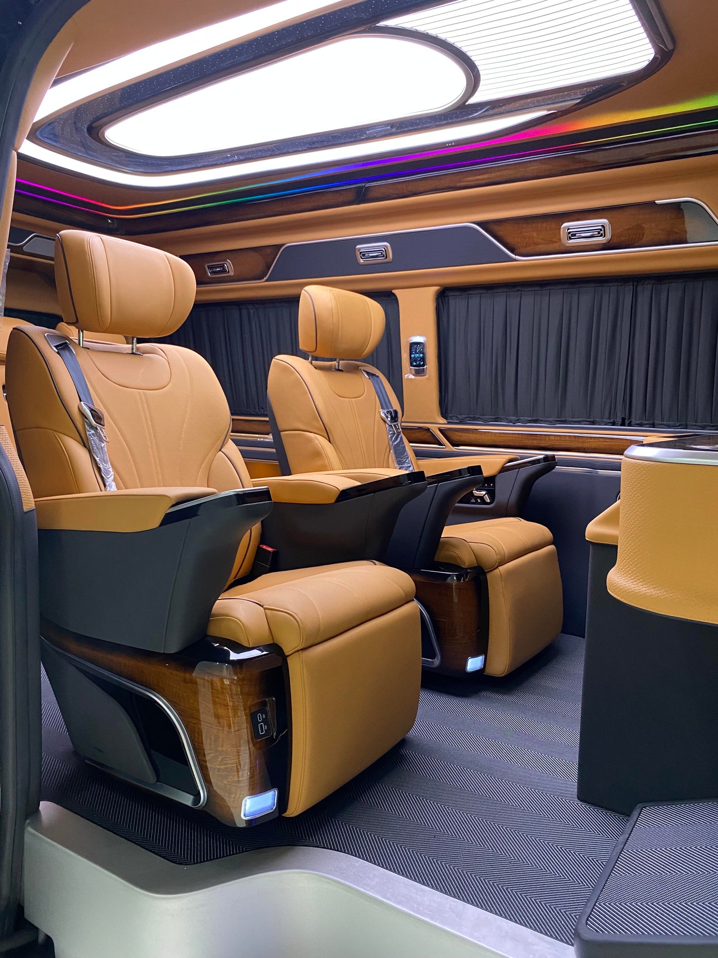 Business MPVs Alphard, Vellfire, Sienna, Granvia, Hiace - One-stop manufacturer of MPV parts