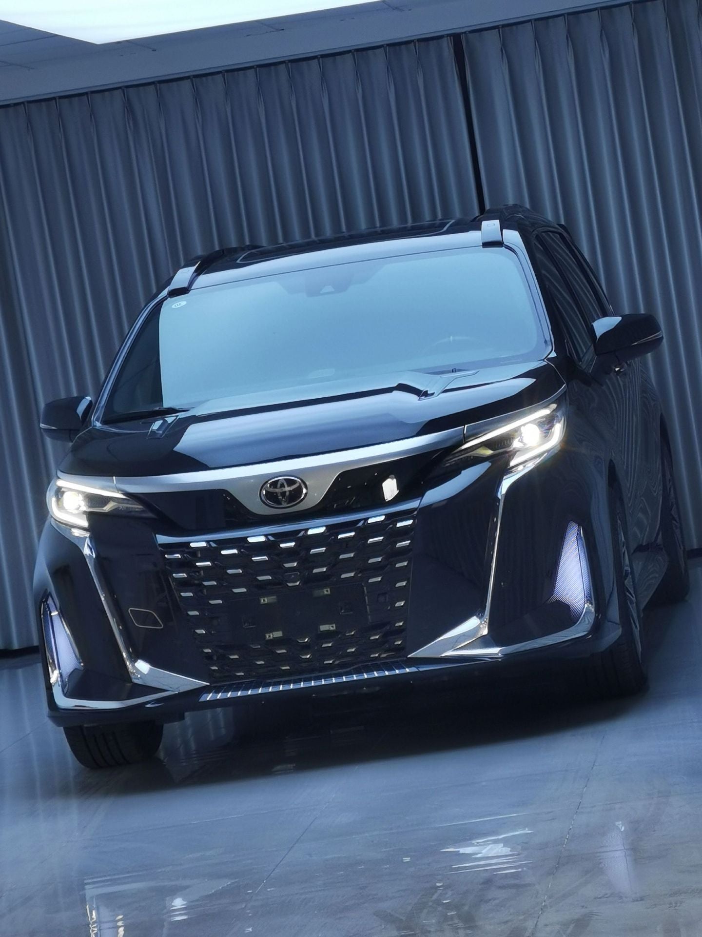 Toyota Sienna (Flat-Roof Model) Aviation Seat & Interior Upgrade Specialist Factory