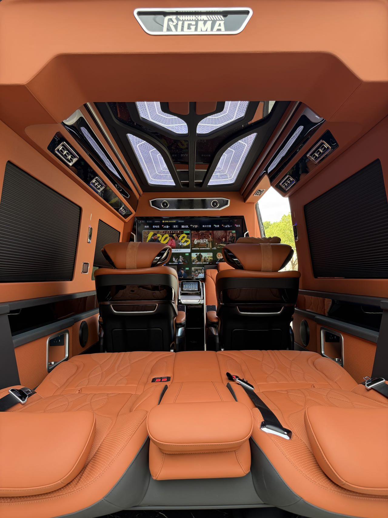 Toyota Hiace lift interior and exterior accessories manufacturer 7-seat kit
