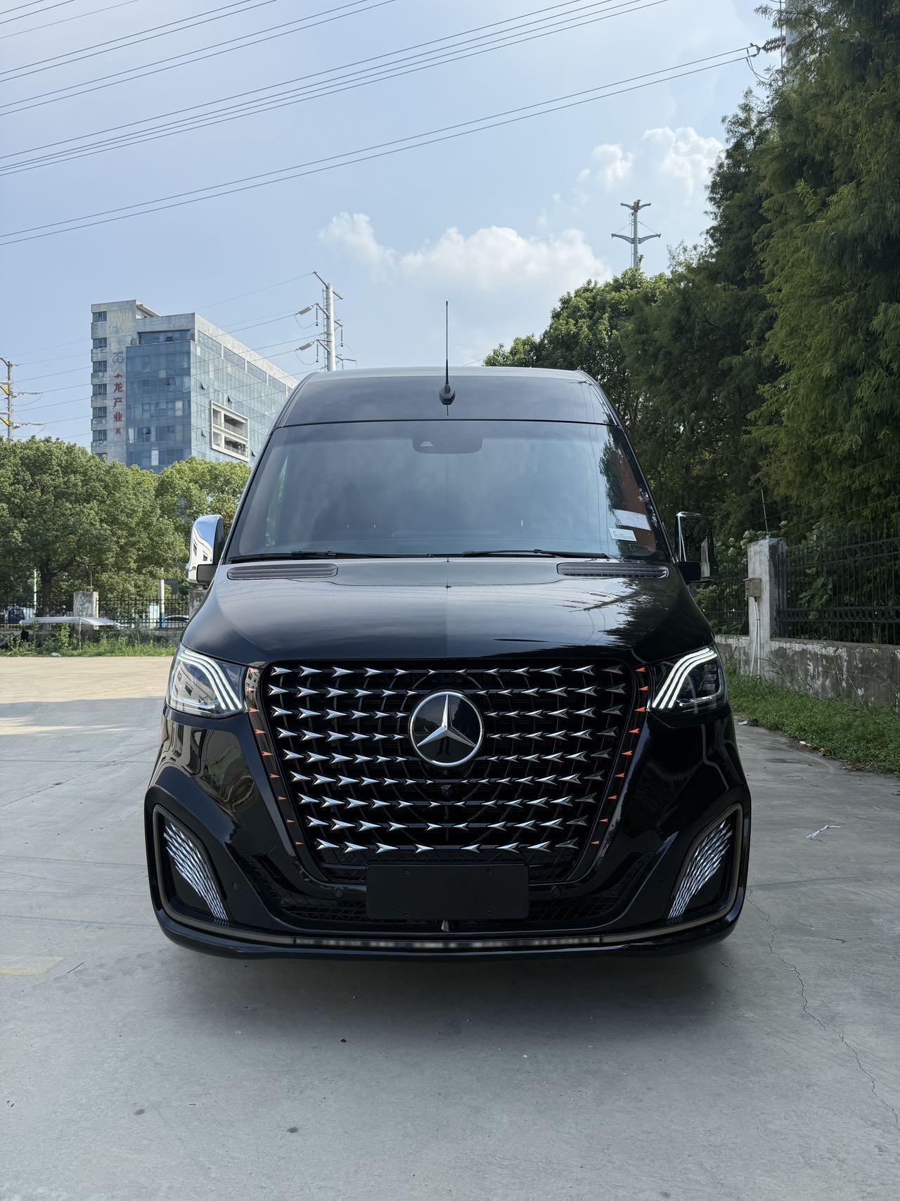 Luxury MPVs Mercedes-Benz V-Class/Viano/V260/250D/300D, Vito, Sprinter - Complete Vehicle Parts Manufacturer