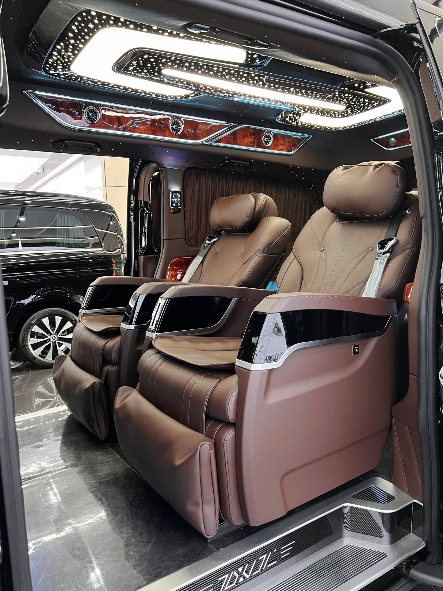 Luxury MPV Commercial Vehicles: Mercedes-Benz Vito V260/250D/V-Class/300D Sprinter Parts Custom Manufacturer