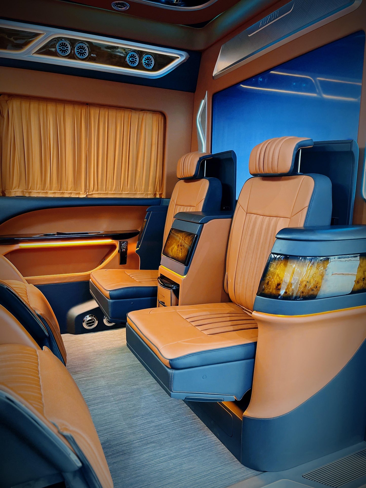 Business Vans: Vito, Sprinter - Complete Vehicle Manufacturer