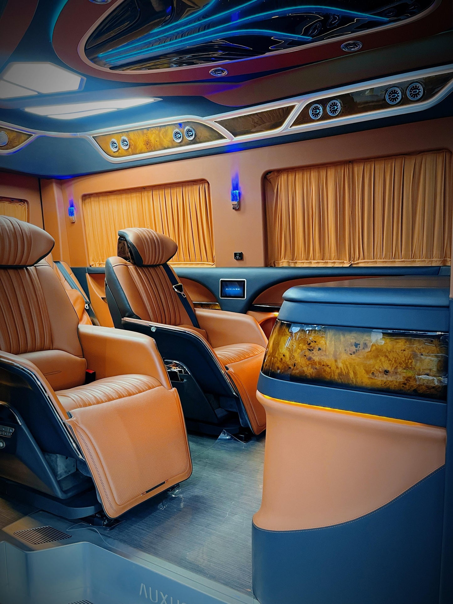 Business Vans: Vito, Sprinter - Complete Vehicle Manufacturer