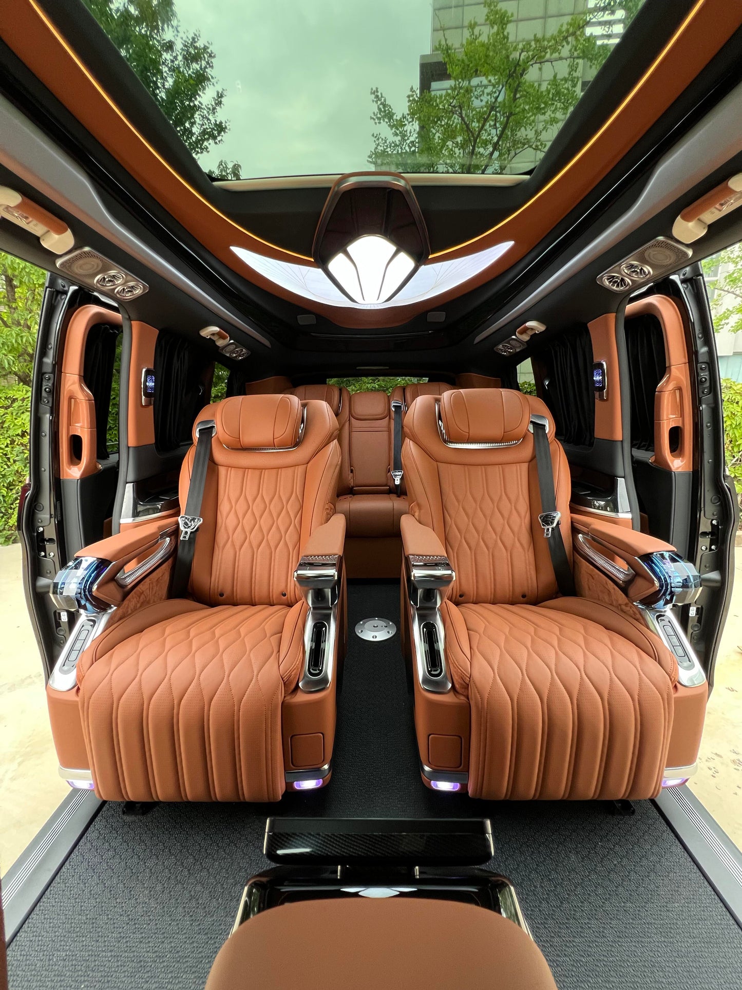 Manufacturer of luxury modification kits for Mercedes-Benz Vito/V-Class (V300d/V250d) commercial vans.