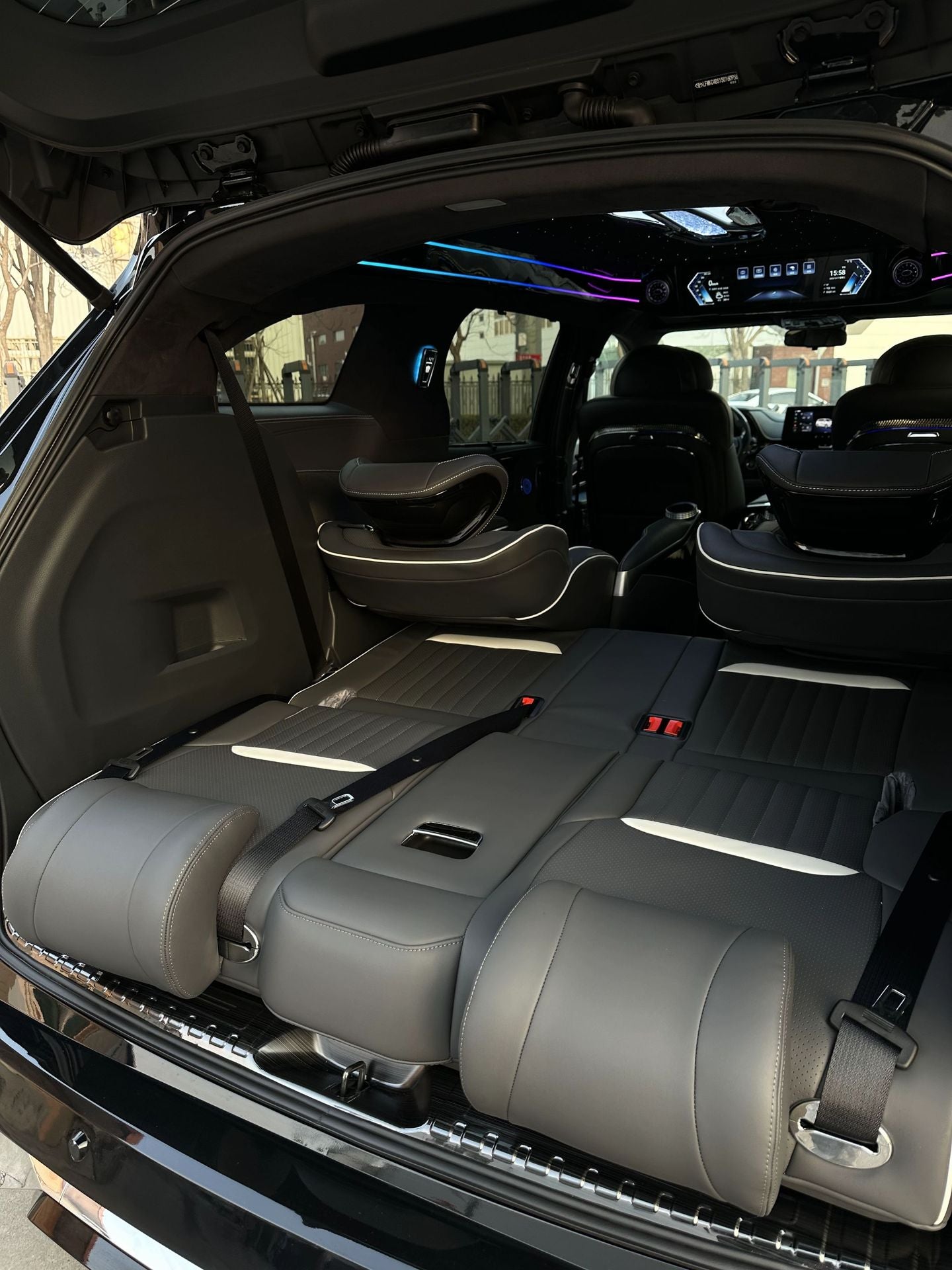 Manufacturer of upgrade parts for MPVs (Toyota Sienna & Mercedes-Benz V300d)
