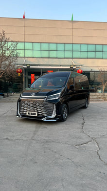 Upgraded Toyota Hiace "Caesar Crown" Edition: Partition Wall & Retractable TV