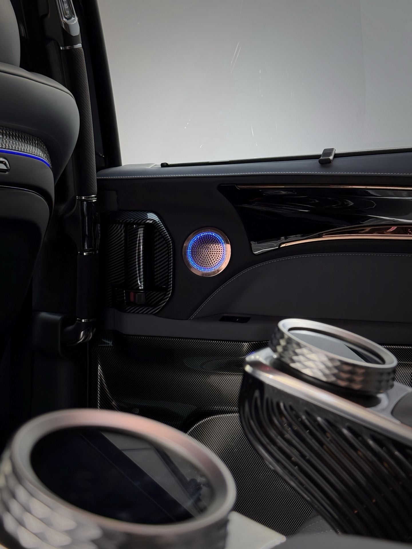 Toyota Hiace / Toyota Sienna / Granvia: High-Roof Sienna Interior & Exterior Upgrade with Luxury Seating
