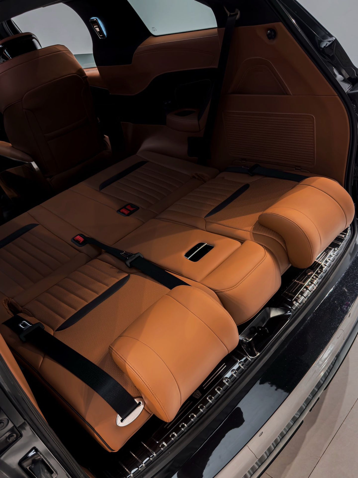 Sienna High-Roof Conversion: Interior & Exterior Accessories, Luxury Seats, LED Lighting