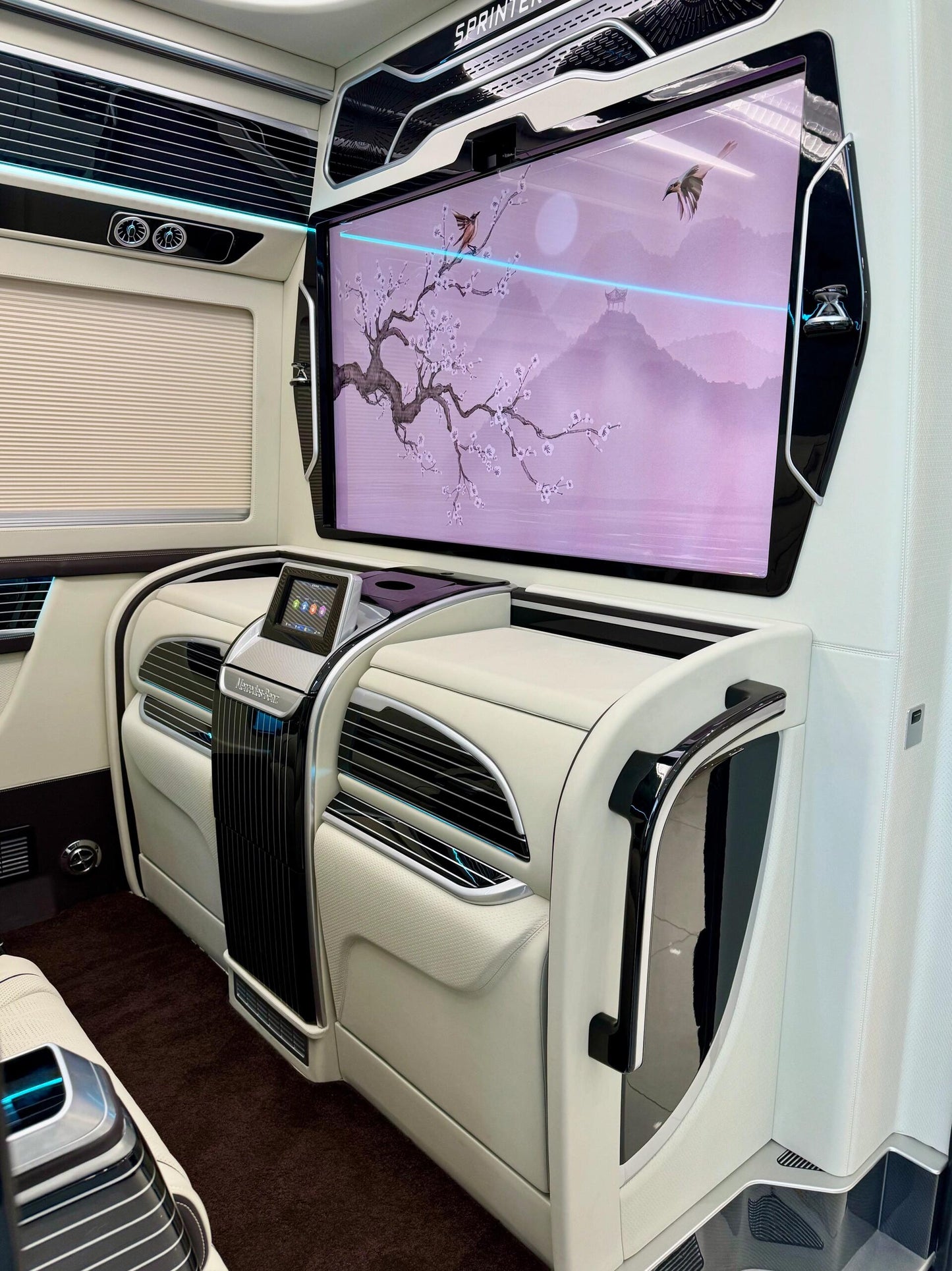 MPV Luxury Commercial Vehicles  Mercedes-Benz V-Class/V300/V260/250D/300D Vito Sprinter Parts Manufacturer